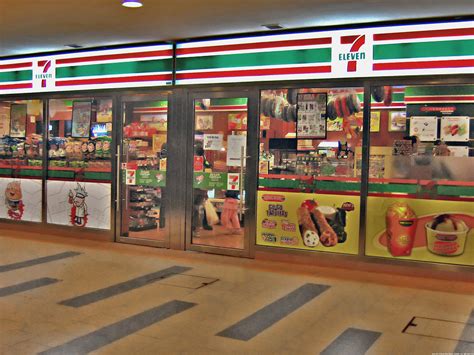 how many 7-eleven stores in singapore